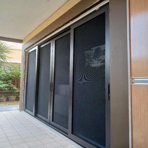 𝗩𝗘𝗡𝗧𝗥𝗜𝗫™ 4 Panel - Security Mesh Multi Sliding Door
